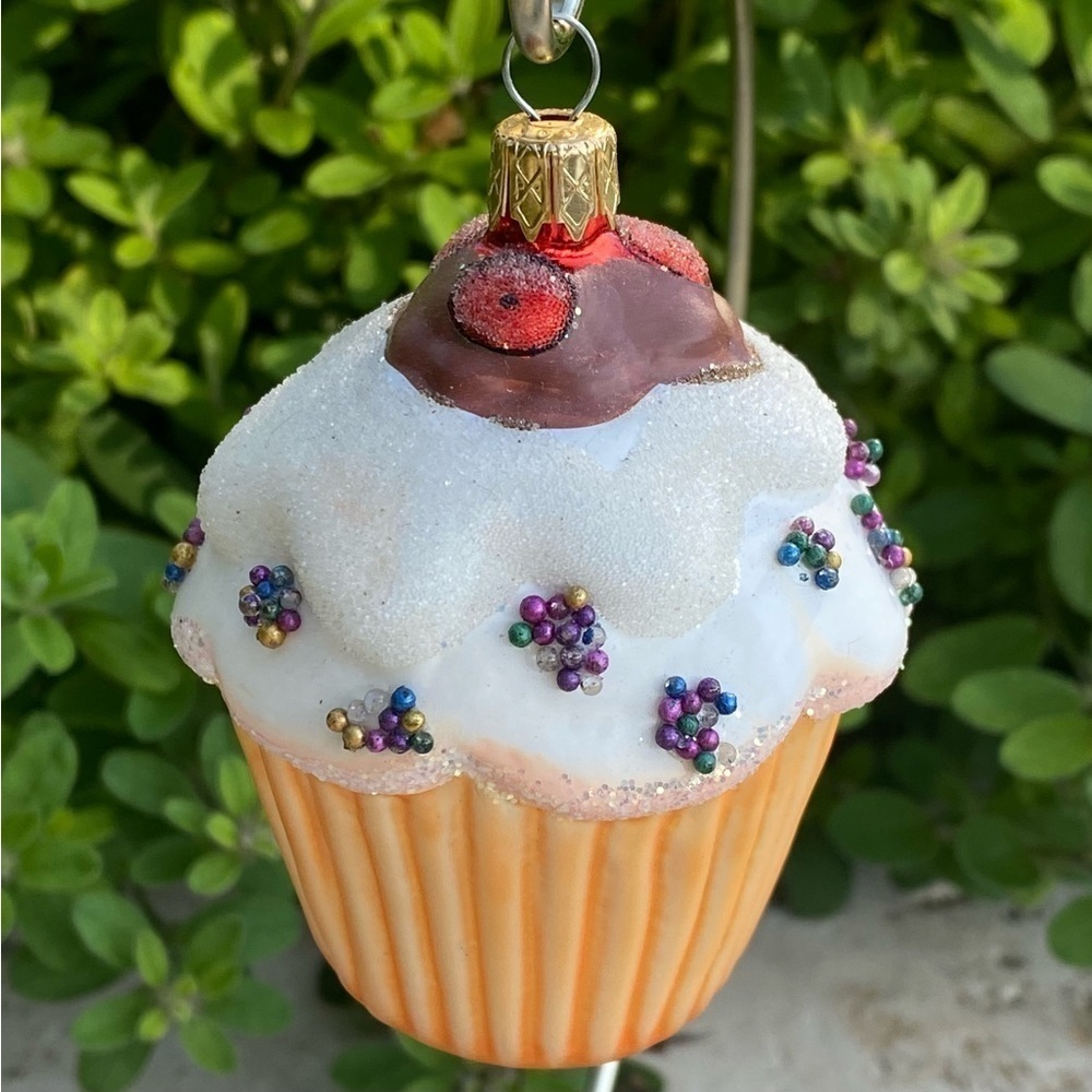 Kurt Adler Glass Vanilla Cupcake w Sprinkles Hand-Crafted Christmas Ornament